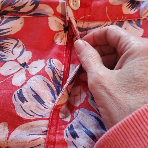 Tommy Bahama Relax 100% Linen Floral Red White Blue Zippered Sz. 12 Skirt - Picture 2 of 7